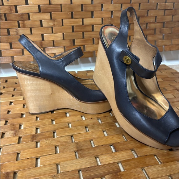 Coach Platform - Picture 2 of 5